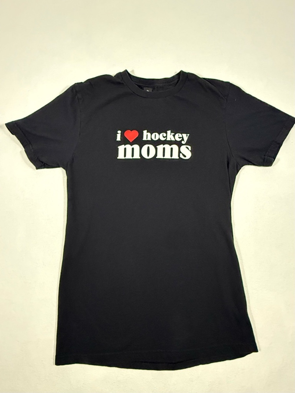 Gildan Adult Small "I ♥ hockey moms" Graphic Tee